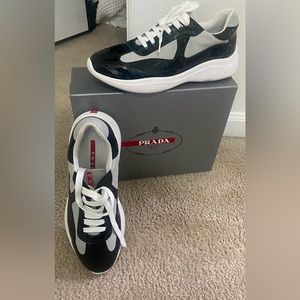 Men’s size 44 (11) white and patent leather black